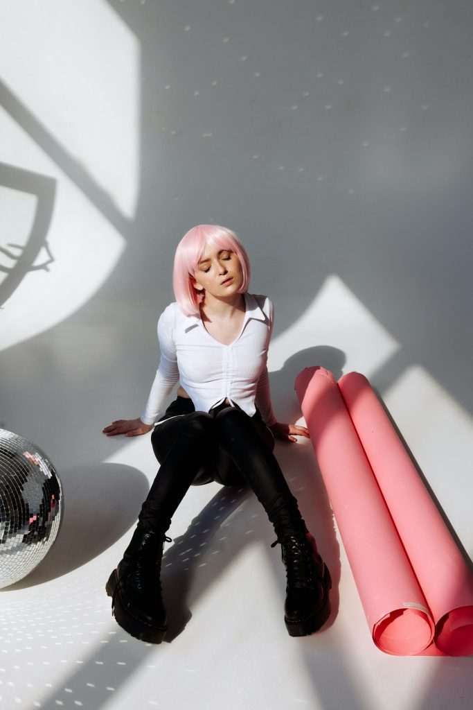 Contemporary Pink-Haired Woman in Minimalist Studio